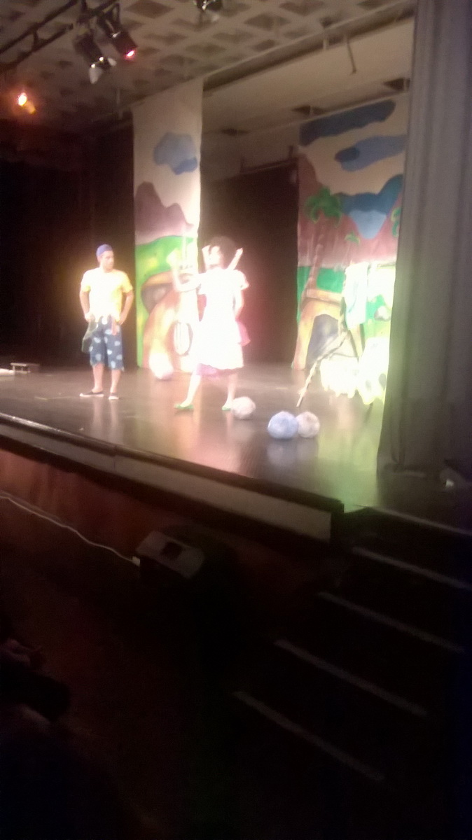 Позоришна представа "Породица Кременко"