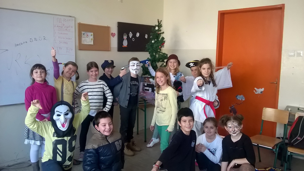 Новогодишњи маскембал